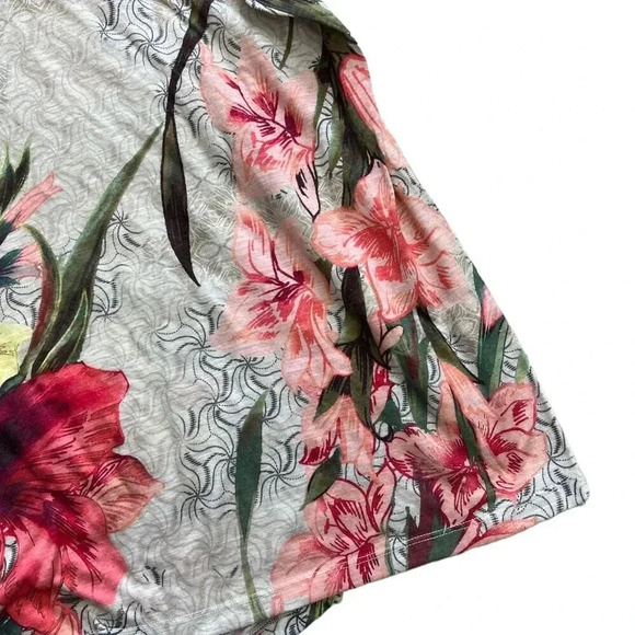 CJ Banks Gray Floral Top 3X - Picture 2 of 3